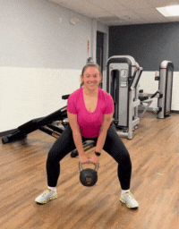 Sumo-squat-avec-kettlebell_exercice-fessiers.gif